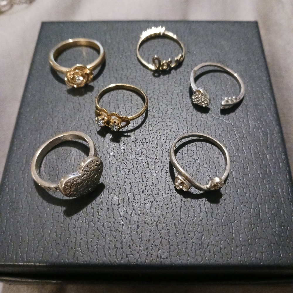 Vintage Bundle Of Rings (6) - Picture 9 of 16